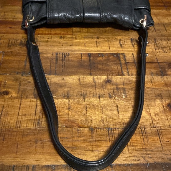 Liz Claiborne New York Genuine Leather Black & Gold Flap Shoulder Bag Purse - Picture 6 of 15